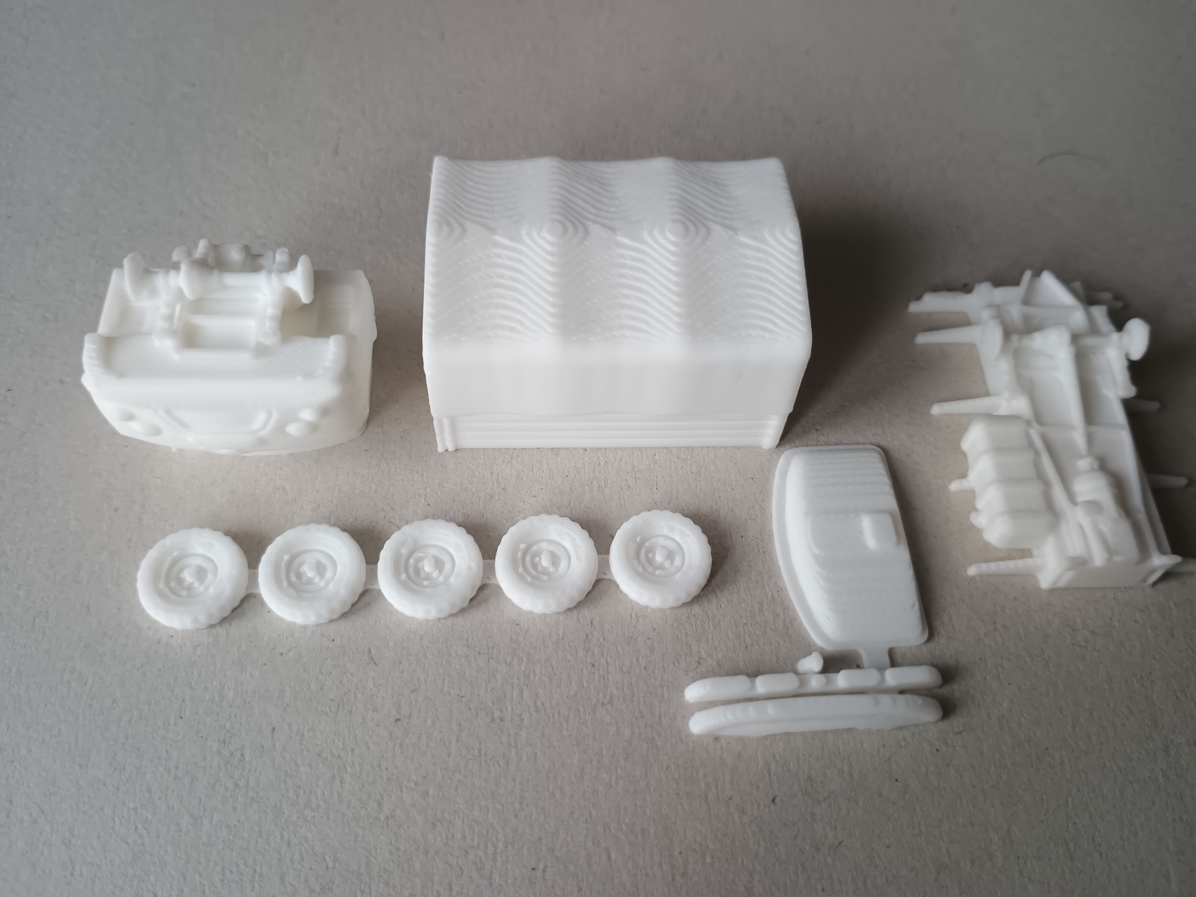 UAZ 452 z plandeką 1:72