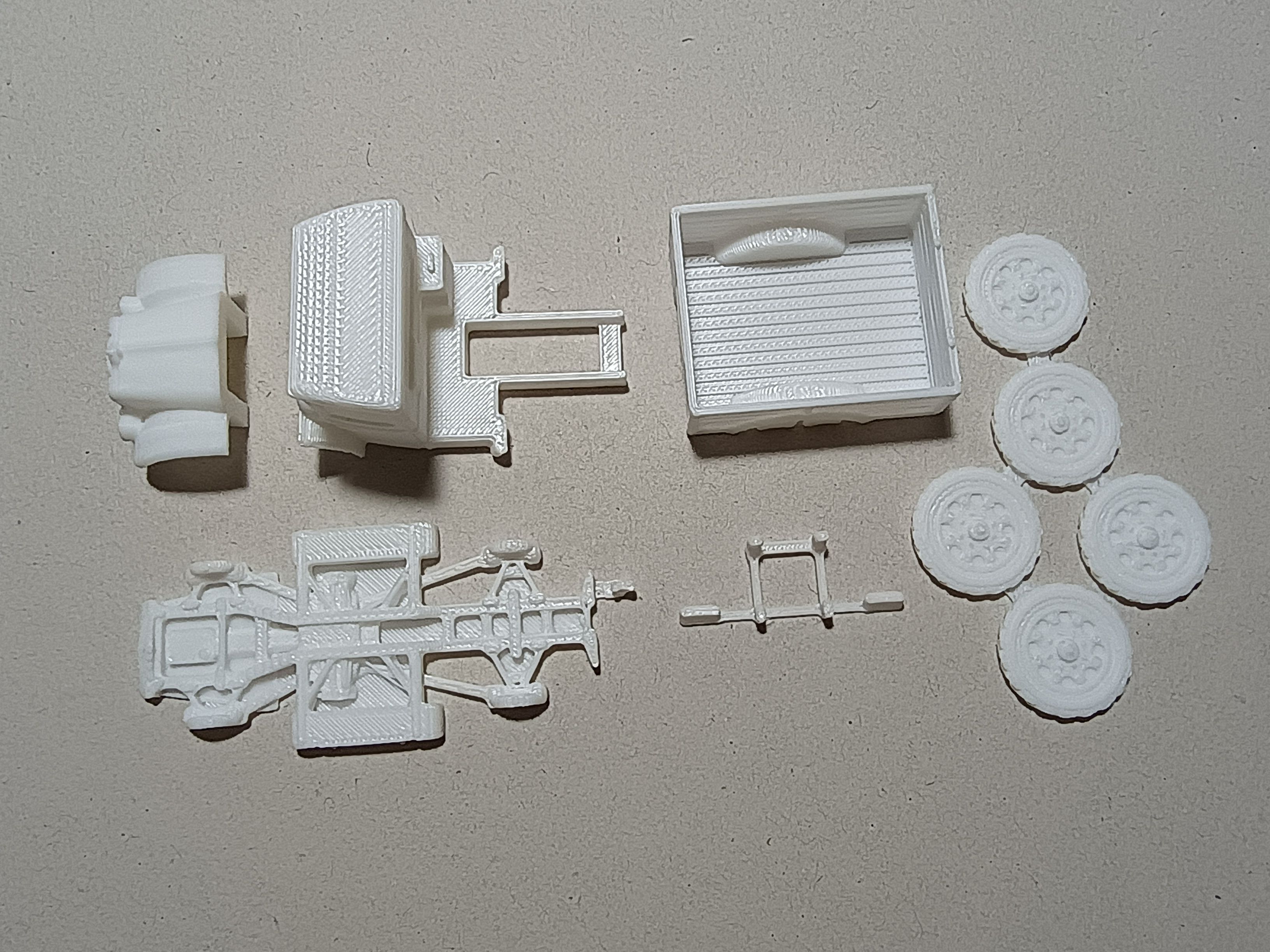 Samochód ciężarowy Fiat AS.37 bez plandeki 1:72